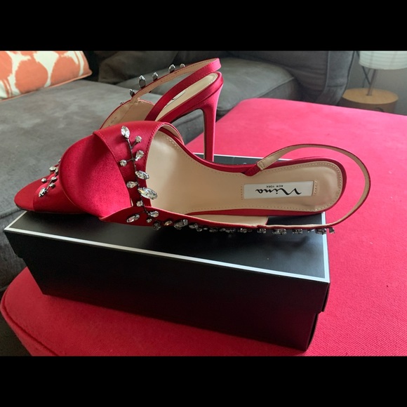Red Satin pumps - Picture 2 of 4